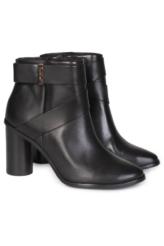 Matyna Leather Ankle Boots In Black