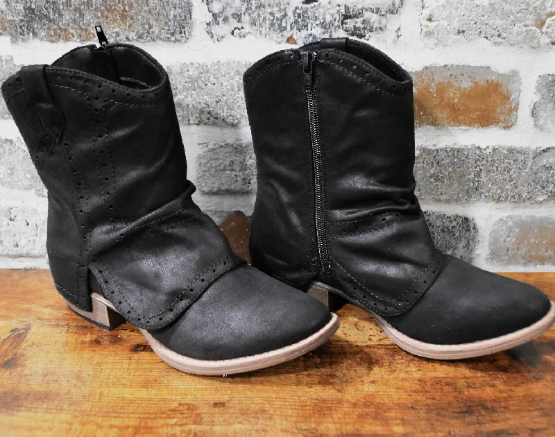 Women's B Don Boots In Black